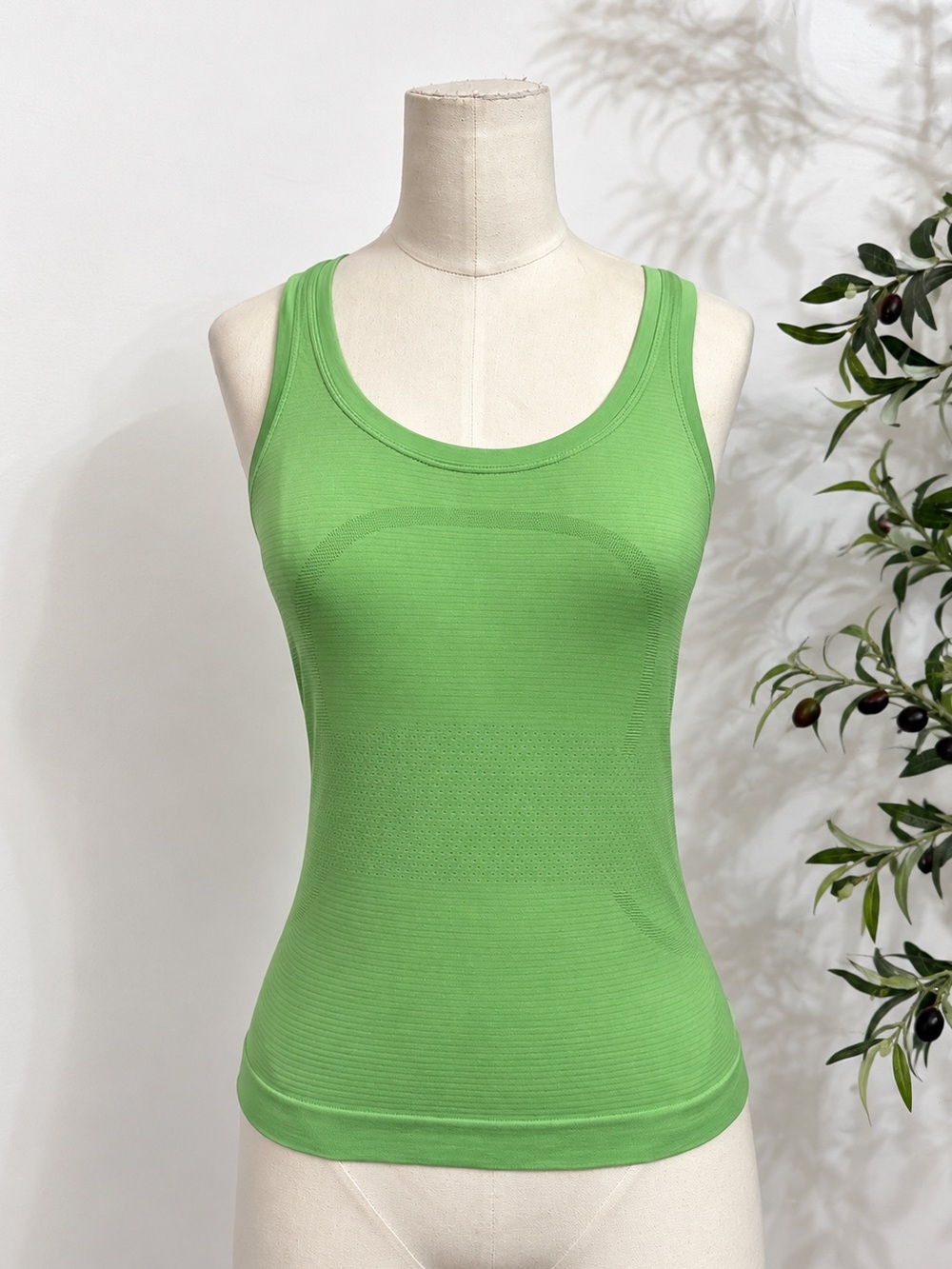 Lululemon Green Seamless Racerback Athletic Tank Top Size 4
